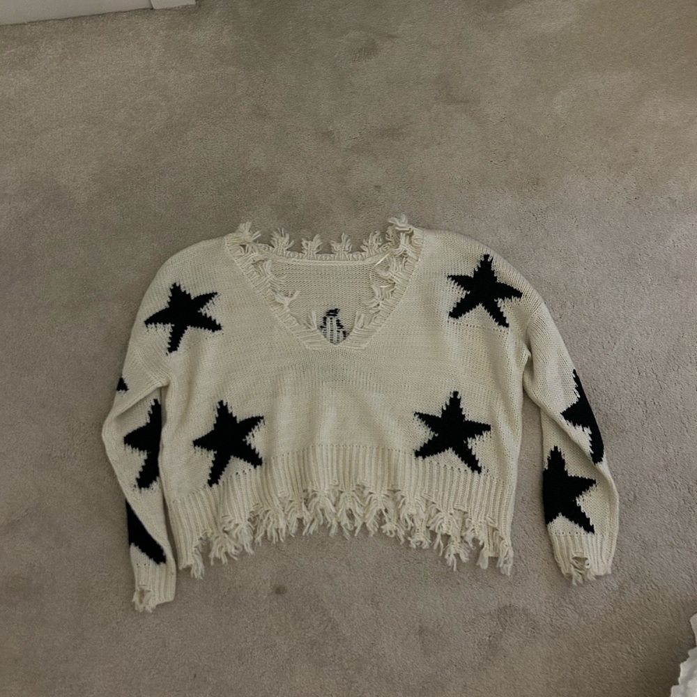 American Threads star ripped sweater size small